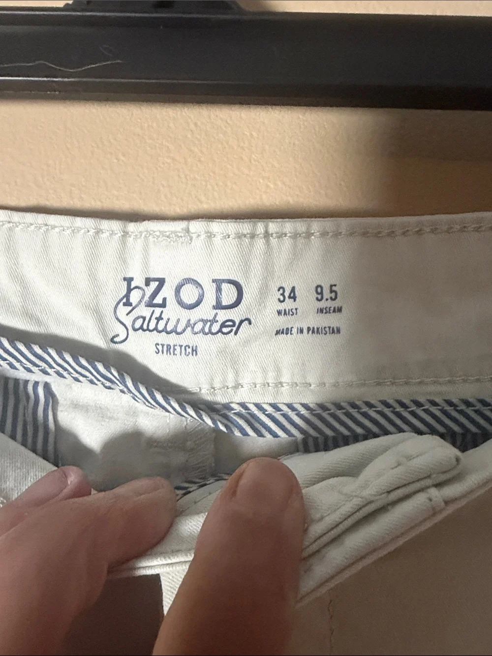 Izod White Flat-Front Men's Shorts